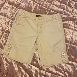ELLEMENNO khaki capri shorts